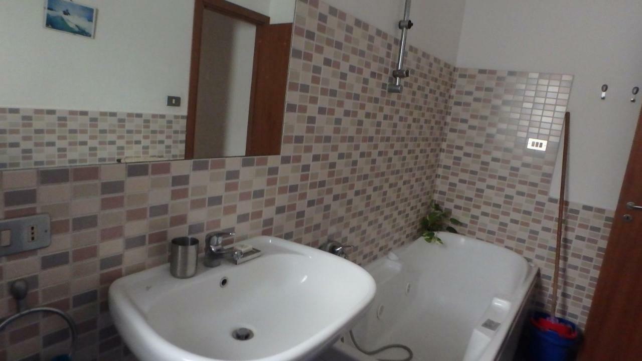 Hotel Camera silenziosa con bagno privato in centro città à Palerme Extérieur photo